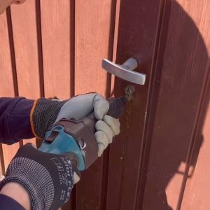 Schlüsseldienst Kassel 20 Schlüsseldienst fräst Tür