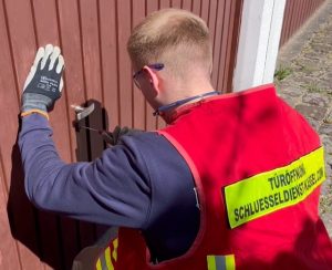 Schlüsseldienst Kassel 18 Garagentor Öffnung durch Mitarbeiter in Kassel
